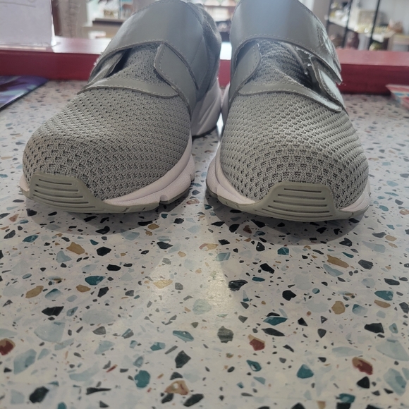 Propét Men's Tour Knit Sneaker - Picture 6 of 8